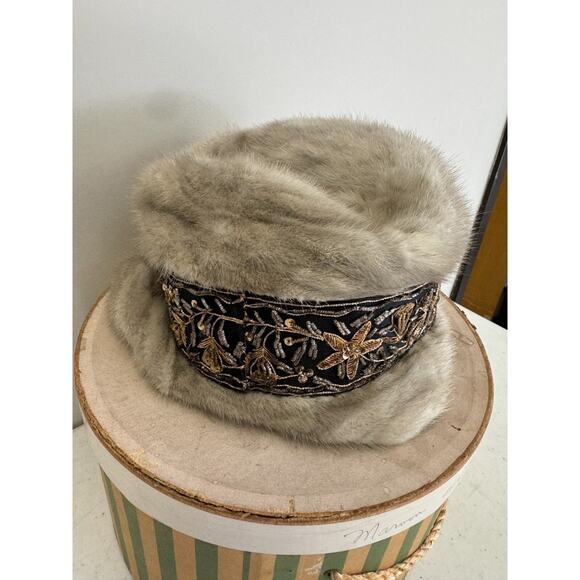 Vtg Cerulean Brand Emba Natural Blue Mutation Mink Gray Gold Silver Embroidery